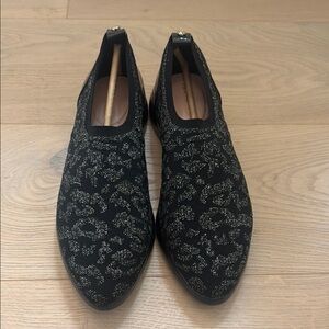 Taryn Rose Black and Silver Patterned Slip-On Shoes